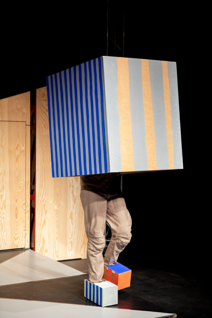 Stellwerk Weimar I HOPPLA I Regie Esther Jurkiewicz | Bühne + Kostüme Anne Ferber